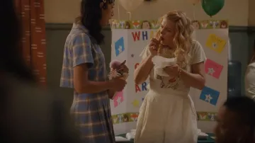 Rachel Comey Bandini Shorts portés par Darby (Busy Philipps) vus dans Single Drunk Female (S02E08)