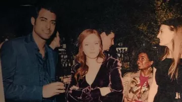 Tom Ford Liq­uid Vel­vet Mi­ni Dress worn by Anna Delvey (Julia Garner) as seen in Inventing Anna (S01E01)