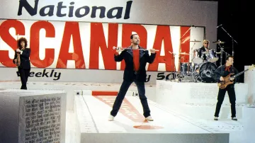 La veste portée par Freddie Mercury dans le clip Scandal de Queen