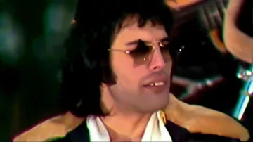 Lunettes de soleil Star portées par Freddie Mercury dans le clip officiel de We Will Rock You par Queen
