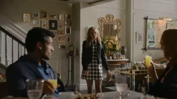 Alice + Olivia El­lis Dress worn by Anna Delvey (Julia Garner) as seen in Inventing Anna (S01E03)