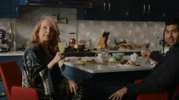 Camilla Robe longue avec Narrow portée par Nora Radford (Kate Burton) comme on le voit dans Inventing Anna (S01E03)