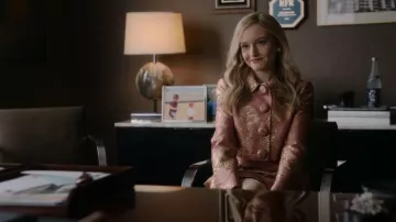 Dolce & Gabbana Bro­cade Skirt worn by Anna Delvey (Julia Garner) as seen in Inventing Anna (S01E03)