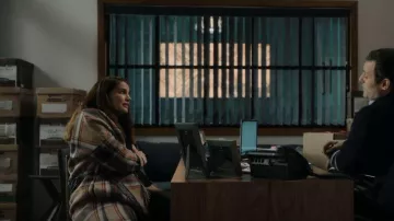 Pinko Riannodare Manteau porté par Vivian Kent (Anna Chlumsky) comme on le voit dans Inventing Anna (S01E03)