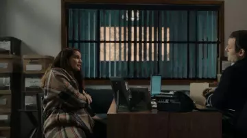 Pinko Riannodare Manteau porté par Vivian Kent (Anna Chlumsky) comme on le voit dans Inventing Anna (S01E03)