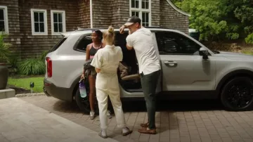 Birkenstock Boston usado por Samantha Feher como se ve en Summer House (S07E10)