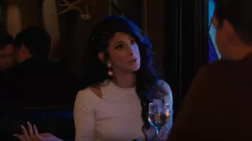 Baublebar Celestial Drops usadas por Beth Ann (Ayden Mayeri) como se ve en I Love That for You (S01E03)
