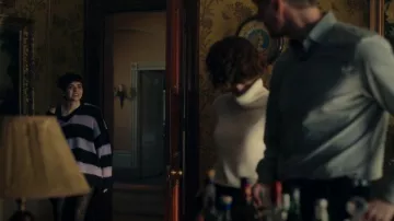 AllSaints Lou Sweater porté par Sally Farrow (Sonera Angel) vu dans Obsession (S01E01)
