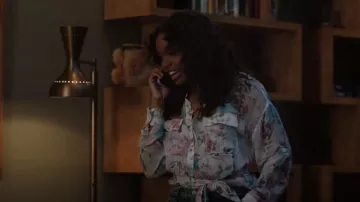 Rococo Sand X Revolve Chemisier porté par Grace Ryder (Sierra McClain) comme on le voit dans 9-1-1: Lone Star (S04E13)