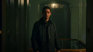 Barbour Lifestyle Green Border Wax Jacket porté par Jay Farrow (Rish Shah) vu dans Obsession (S01E04)
