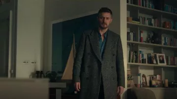 Richard James Wool Manteau à double poitrine porté par William Farrow (Richard Armitage) vu dans Obsession (S01E04)