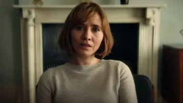 The Elder Statesman Women's White Cropped Cashmere Jumper worn by Anna Barton (Charlie Murphy) as seen in Obsession (S01E04)