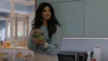 Cinq a Sept Alessia Top usado por Beth Ann (Ayden Mayeri) como se ve en I Love That for You (S01E06)