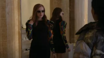 Dripping Sunglasses worn by Anna Delvey (Julia Garner) as seen in Inventing Anna (S01E05)