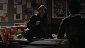 Ted Baker Veste tissée à carreaux garnie de faux cuir portée par Vivian Kent (Anna Chlumsky) comme on le voit dans Inventing Anna (S01E05)