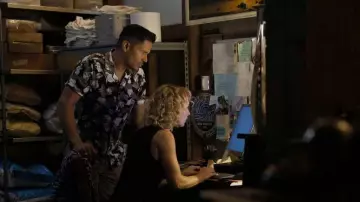 Floral shirt worn by Thomas Magnum (Jay Hernandez) as seen in Magnum P.I. (S05E10)