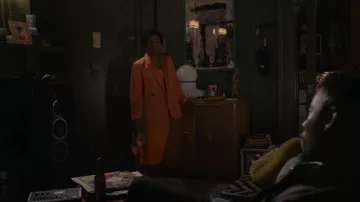 Baum und Pferdgarten Becks Blazer brillant surdimensionné porté par Neff (Alexis Floyd) comme on le voit dans Inventing Anna (S01E05)