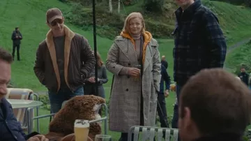 Mackage Max­ine Mixed Me­dia Trench Coat worn by Shiv Roy (Sarah Snook) as seen in Succession (S04E05)