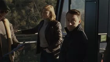 Altuzarra Fenice Sin­gle-Breast­ed Blaz­er worn by Shiv Roy (Sarah Snook) as seen in Succession (S04E05)