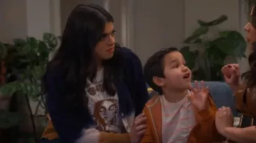 Verónica Barba Parula Cardigan usada por Mayan (Mayan Lopez) como se ve en Lopez vs Lopez (S01E18)