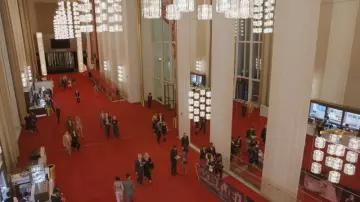 John F. Kennedy Center for the Performing Arts à Washington visité par Sadie Rhodes (Ana de Armas) et Cole Turner (Chris Evans) dans Ghosted