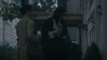 Sac Mulberry Alexa porté par Beverly Mantle (Rachel Weisz) vu dans Dead Ringers (S01E01)