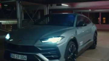 Coche Lamborghini Urus como se ve en #BringBackAlice programa de televisión (S01E02)