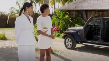 Zara Belt­ed Tuxe­do Jack­et worn by Elena Roarke (Roselyn Sánchez) as seen in Fantasy Island (S02E11)