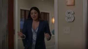 Veronica Beard Oria Dickey Chaqueta usada por Nell Serrano (Gina Rodriguez) como se ve en Not Dead Yet (S01E11)