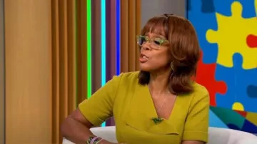 Robe Roland Mouret Mya en Chartreuse portée par Gayle King vue dans CBS Mornings le 25 avril 2023