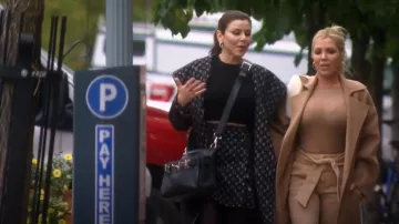 Skims Essential Long Sleeve Crewneck Bodysuit usado por la Dra. Jen Armstrong como se ve en The Real Housewives of Orange County (S16E17)