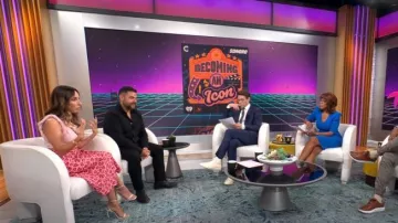 Brandon Maxwell Jupe midi en soie imprimée sur les lèvres portée par Lilliana Vazquez vue dans CBS Mornings le 26 avril 2023