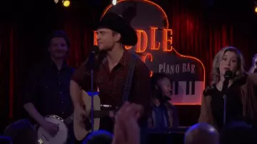 Cody James Poker Night PLaid Western Shirt porté par Max (Cheyenne Jackson) vu dans Call Me Kat (S03)