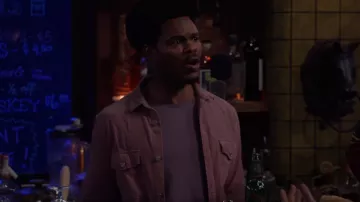 Reiss Woodrose Ar­lo Cot­ton Can­vas Overshirt worn by Carter (Julian Gant) as seen in Call Me Kat (S03E21)