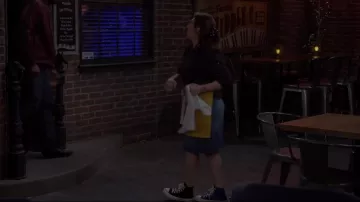 Converse Chuck Taylor All Star Move Baskets portées par Kat (Mayim Bialik) comme on le voit dans Call Me Kat (S03E21)