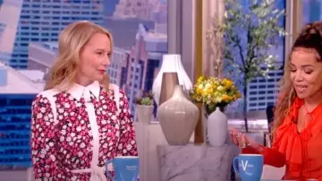 Me+Em Spring Garden Print Maxi Shirt Robe portée par Amy Ryan vue dans The View le 25 avril 2023