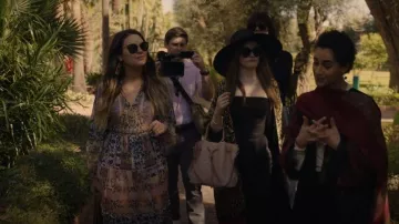 Louis Vuitton Mahi­na Giro­la­ta Mag­no­lia Bag worn by Anna Delvey (Julia Garner) as seen in Inventing Anna (S01E06)