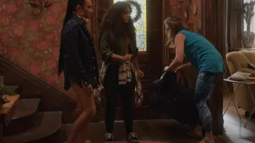 Vans Sk8-Low Sneaker portée par Ashley Jones (Jasmine Cephas Jones) comme on le voit dans Blindspotting (S01E01)