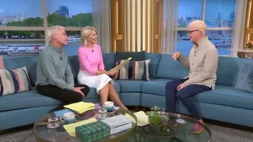 Jupe crayon en dentelle Reiss Immi portée par Holly Willoughby vue dans This Morning on April 24, 2023