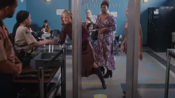 Zara Satin Ef­fect Mi­di Skirt worn by Rainey (Helen Hunt) as seen in Blindspotting (S01E08)