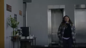 Étoile Isabel Marant portée par Rachel (Katie Lowes) vue dans Inventing Anna (S01E07)