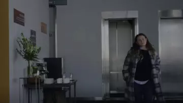 Étoile Isabel Marant portée par Rachel (Katie Lowes) vue dans Inventing Anna (S01E07)