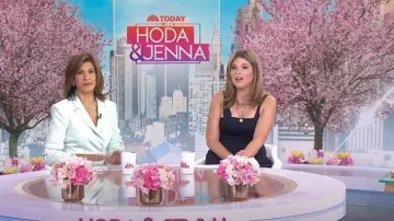Tibi Mila Stretch Satin Corset Top In Navy usado por Jenna Bush Hager como se ve en Today with Hoda & Jenna el 27 de abril de 2023