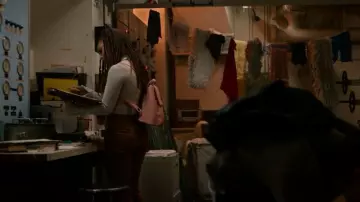 We The Free Jayde Jeans portés par Claire Zahler (Rainbow Wedell) comme on le voit dans School Spirits (S01E07)