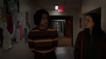 Asos Design Knitted Fairisle Jumper In Auburn Design porté par Simon Elroy (Kristian Flores) vu dans School Spirits (S01E08)