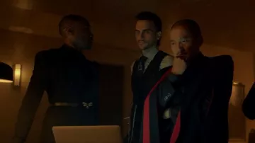 Cinturón de abeja Gucci usado por Behold Chablis (Billy Porter) como se ve en American Horror Story (S08E04)