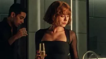 La robe Dolce & Gabbana portée par Anna Barton (Charlie Murphy) dans la série Obsession