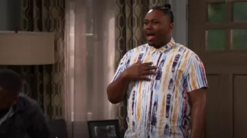 River Island Short Sleeve Shirt with Stripe in white worn by Marty Butler (Marcel Spears) as seen in The Neighborhood (S05E19)