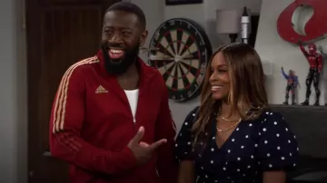 Adidas Veste de survêtement Slim-Fit Slim-Fit Metallic Full-Zip Slipet pour hommes portée par Malcolm Butler (Sheaun McKinney) comme on le voit dans The Neighborhood (S05E19)