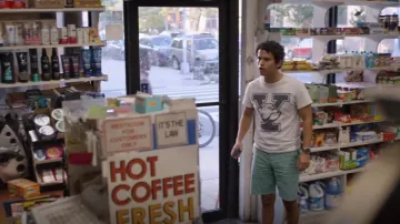 Redbubble Yale Bull­dog Lo­go Es­sen­tial T-Shirt worn by Teddy (Gabo Augustine) as seen in Awkwafina is Nora From Queens (S03E01)